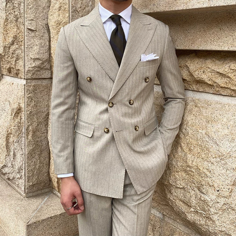 costume masculino risca de giz, terno slim risca de giz, costume transpassado masculino, costume cinza masculino, costume caqui masculino, terno listrado fino, costume 2 peças masculino, costume social slim fit
