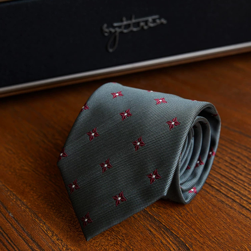 gravata, gravata estampada, gravata estrelada masculina, gravata poliéster discreta, gravata detalhe pequeno, gravata slim estampada, acessório masculino formal, gravata para terno, gravata para o trabalho, gravata para eventos sociais