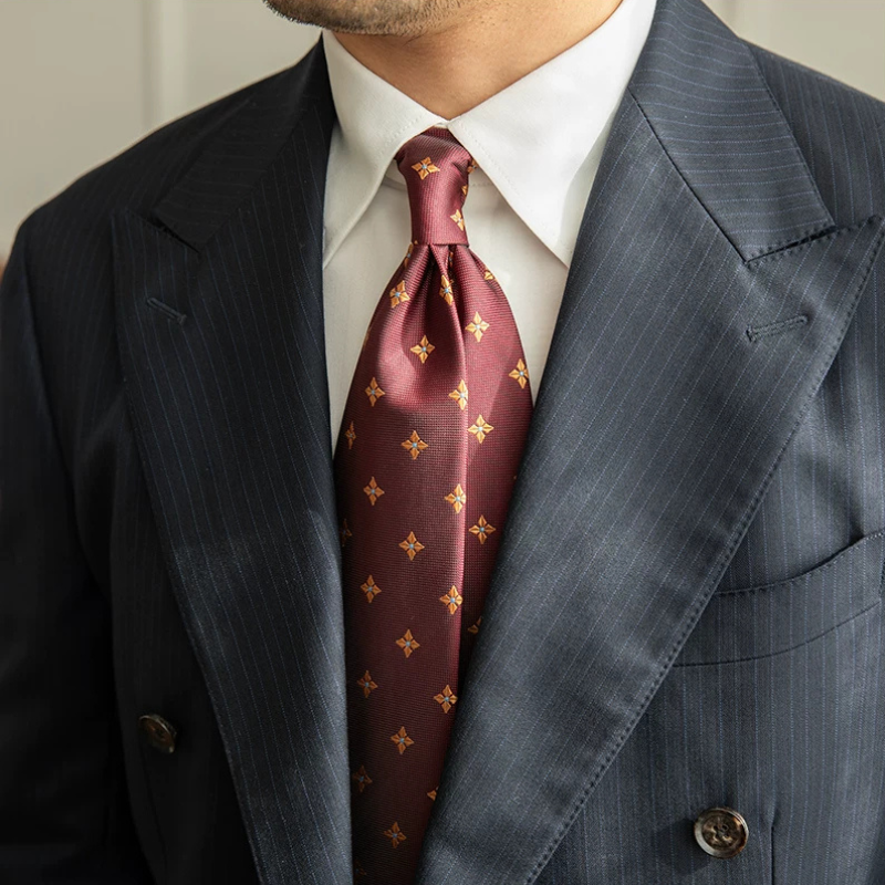 gravata, gravata estampada, gravata estrelada masculina, gravata poliéster discreta, gravata detalhe pequeno, gravata slim estampada, acessório masculino formal, gravata para terno, gravata para o trabalho, gravata para eventos sociais