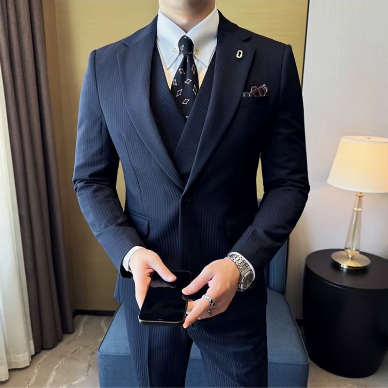 terno slim fit masculino, terno listrado masculino, terno com colete transpassado, conjunto 3 peças masculino, terno executivo masculino
