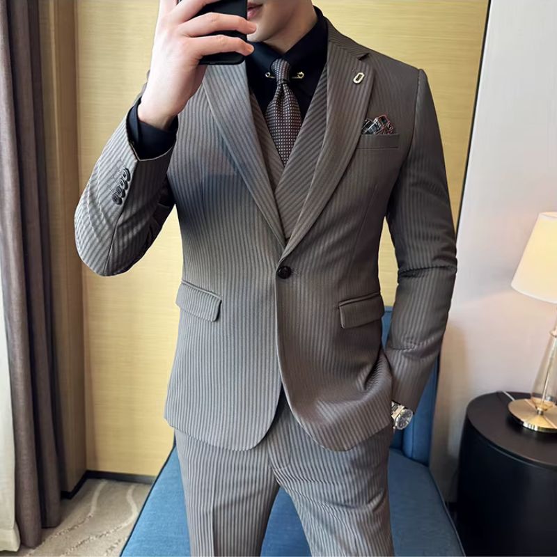 terno slim fit masculino, terno listrado masculino, terno com colete transpassado, conjunto 3 peças masculino, terno executivo masculino
