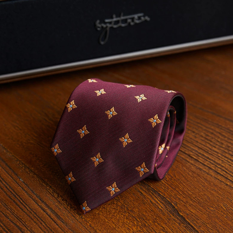 gravata, gravata estampada, gravata estrelada masculina, gravata poliéster discreta, gravata detalhe pequeno, gravata slim estampada, acessório masculino formal, gravata para terno, gravata para o trabalho, gravata para eventos sociais