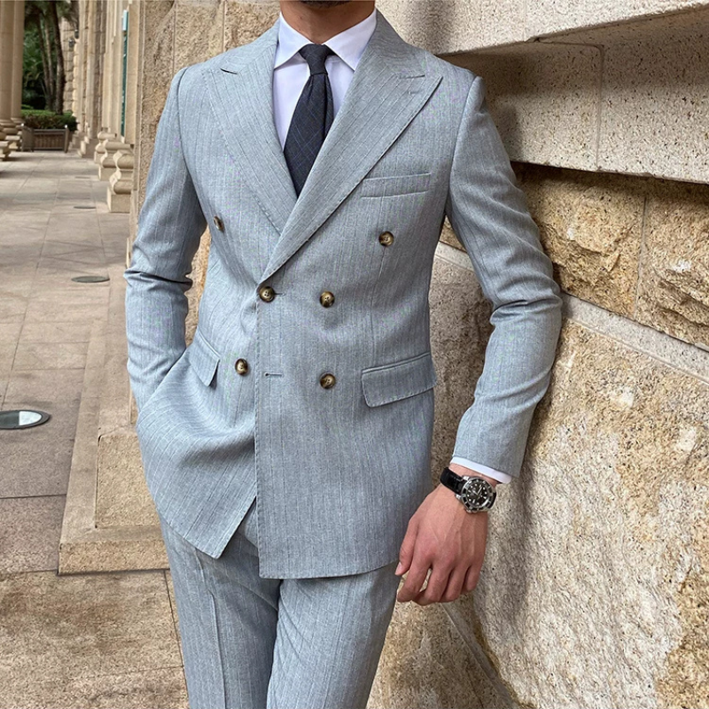 costume masculino risca de giz, terno slim risca de giz, costume transpassado masculino, costume cinza masculino, costume caqui masculino, terno listrado fino, costume 2 peças masculino, costume social slim fit