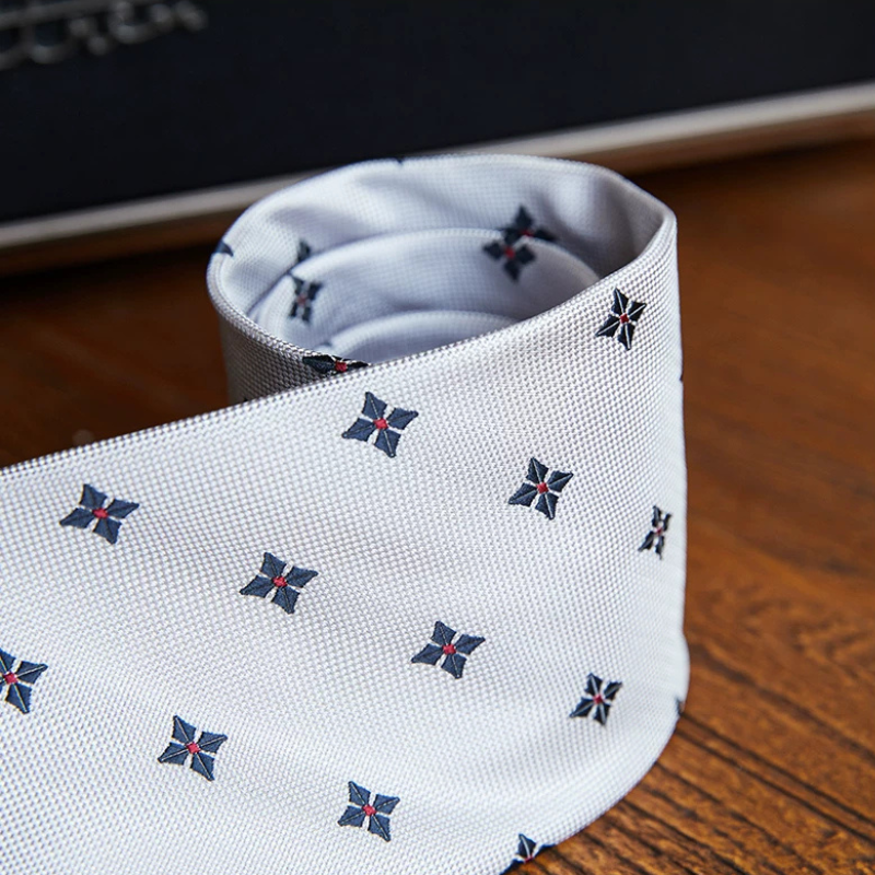 gravata, gravata estampada, gravata estrelada masculina, gravata poliéster discreta, gravata detalhe pequeno, gravata slim estampada, acessório masculino formal, gravata para terno, gravata para o trabalho, gravata para eventos sociais