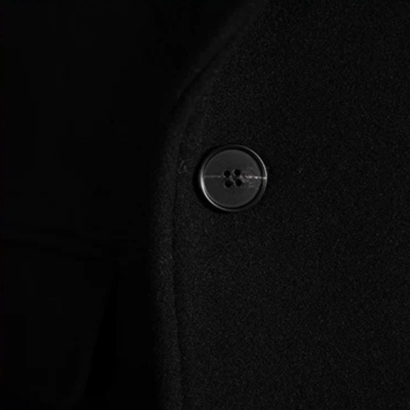 sobretudo masculino transpassado, sobretudo de lã preto, casaco longo masculino inverno, sobretudo lapela peak, sobretudo masculino botão duplo, casaco social masculino, sobretudo elegante inverno, sobretudo preto longo