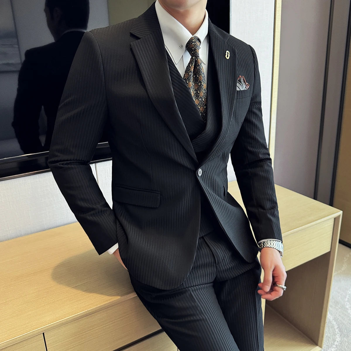terno slim fit masculino, terno listrado masculino, terno com colete transpassado, conjunto 3 peças masculino, terno executivo masculino