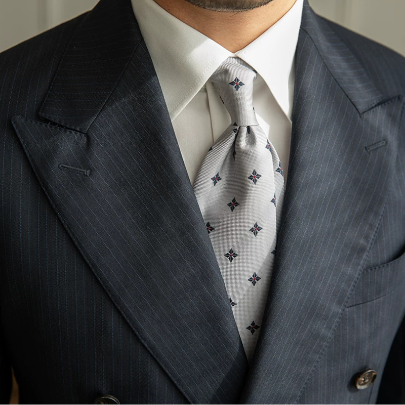gravata, gravata estampada, gravata estrelada masculina, gravata poliéster discreta, gravata detalhe pequeno, gravata slim estampada, acessório masculino formal, gravata para terno, gravata para o trabalho, gravata para eventos sociais