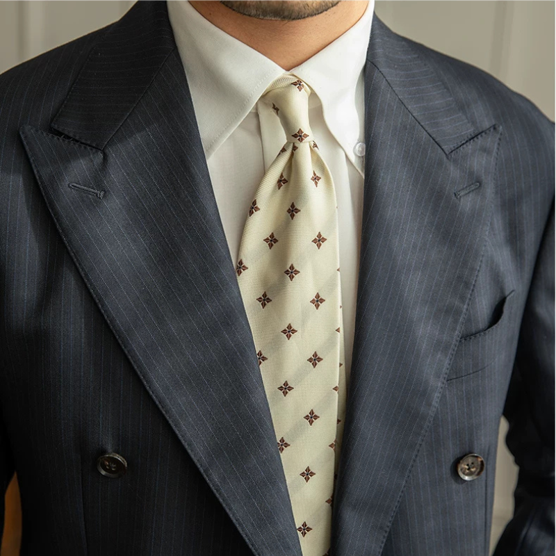 gravata, gravata estampada, gravata estrelada masculina, gravata poliéster discreta, gravata detalhe pequeno, gravata slim estampada, acessório masculino formal, gravata para terno, gravata para o trabalho, gravata para eventos sociais
