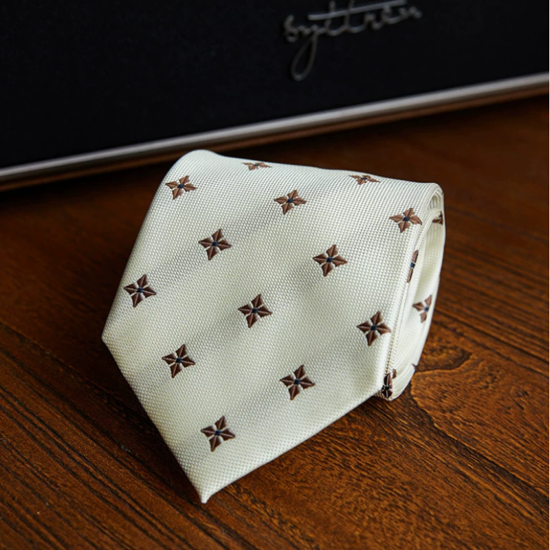 gravata, gravata estampada, gravata estrelada masculina, gravata poliéster discreta, gravata detalhe pequeno, gravata slim estampada, acessório masculino formal, gravata para terno, gravata para o trabalho, gravata para eventos sociais