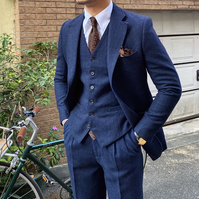 terno tweed masculino, terno tweed espinha de peixe, terno tweed, terno masculino social, terno masculino inverno, terno masculino com colete, terno masculino cinza, terno masculino azul marinho, terno masculino 3 peças, Terno Masculino, terno espinha de peixe, terno de lã masculino, costume masculino com colete