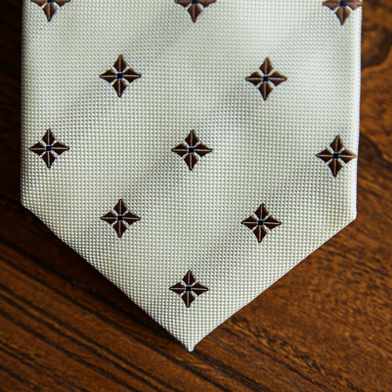gravata, gravata estampada, gravata estrelada masculina, gravata poliéster discreta, gravata detalhe pequeno, gravata slim estampada, acessório masculino formal, gravata para terno, gravata para o trabalho, gravata para eventos sociais