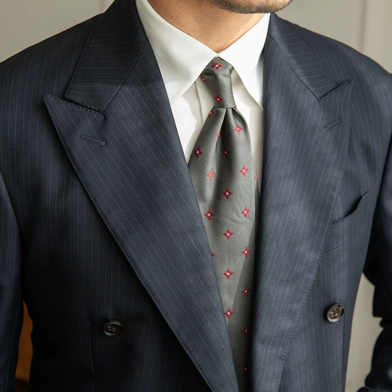 gravata, gravata estampada, gravata estrelada masculina, gravata poliéster discreta, gravata detalhe pequeno, gravata slim estampada, acessório masculino formal, gravata para terno, gravata para o trabalho, gravata para eventos sociais