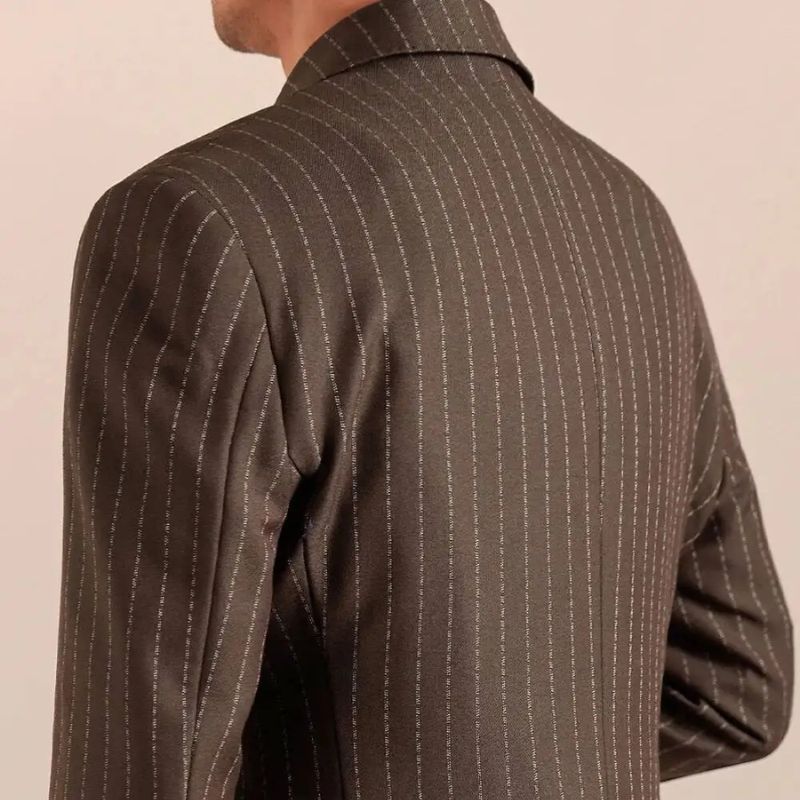 costume masculino marrom, costume transpassado inglês, terno risca de giz marrom, alfaiataria masculina premium, costume social elegante