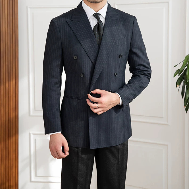 Terno Transpassado Masculino, costume transpassado risca de giz, Costume transpassado, costume social masculino, costume slim masculino, costume risca de giz masculino, costume para casamento, Costume masculino transpassado, costume masculino para eventos, costume azul marinho masculino