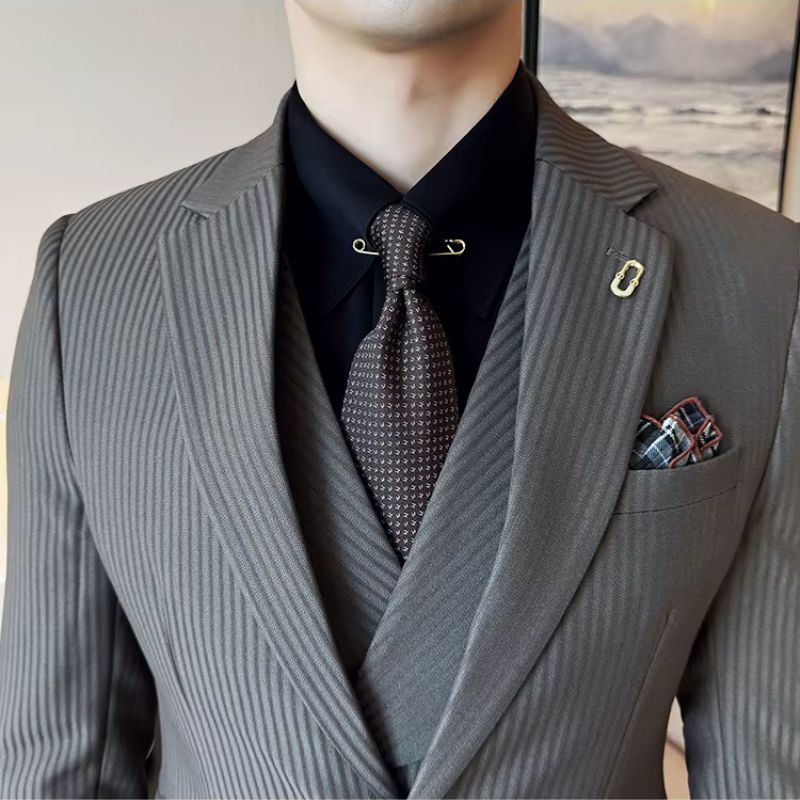 terno slim fit masculino, terno listrado masculino, terno com colete transpassado, conjunto 3 peças masculino, terno executivo masculino
