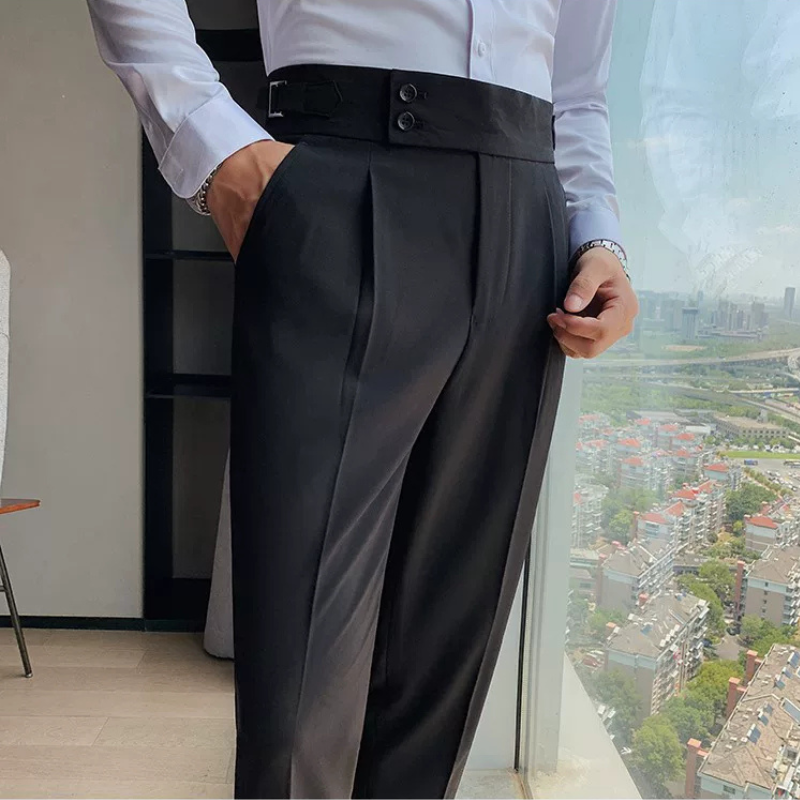 calça alfaiataria reta masculina, calça botão duplo masculina, calça cropped masculina, calça cintura alta reta, calça social masculina corte reto, calça café masculina, calça formal cropped, calça pala lateral, Mr. Maximus, moda masculina alfaiataria
