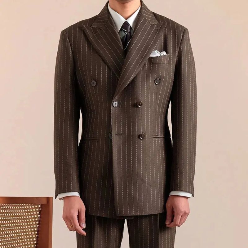 costume masculino marrom, costume transpassado inglês, terno risca de giz marrom, alfaiataria masculina premium, costume social elegante