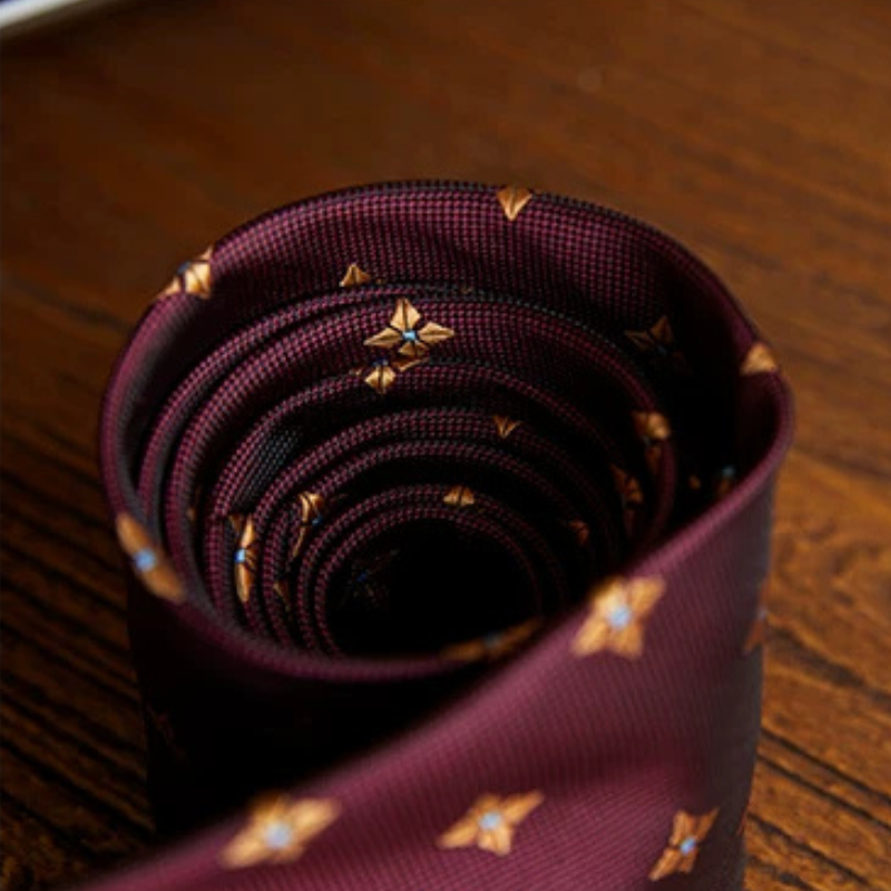 gravata, gravata estampada, gravata estrelada masculina, gravata poliéster discreta, gravata detalhe pequeno, gravata slim estampada, acessório masculino formal, gravata para terno, gravata para o trabalho, gravata para eventos sociais