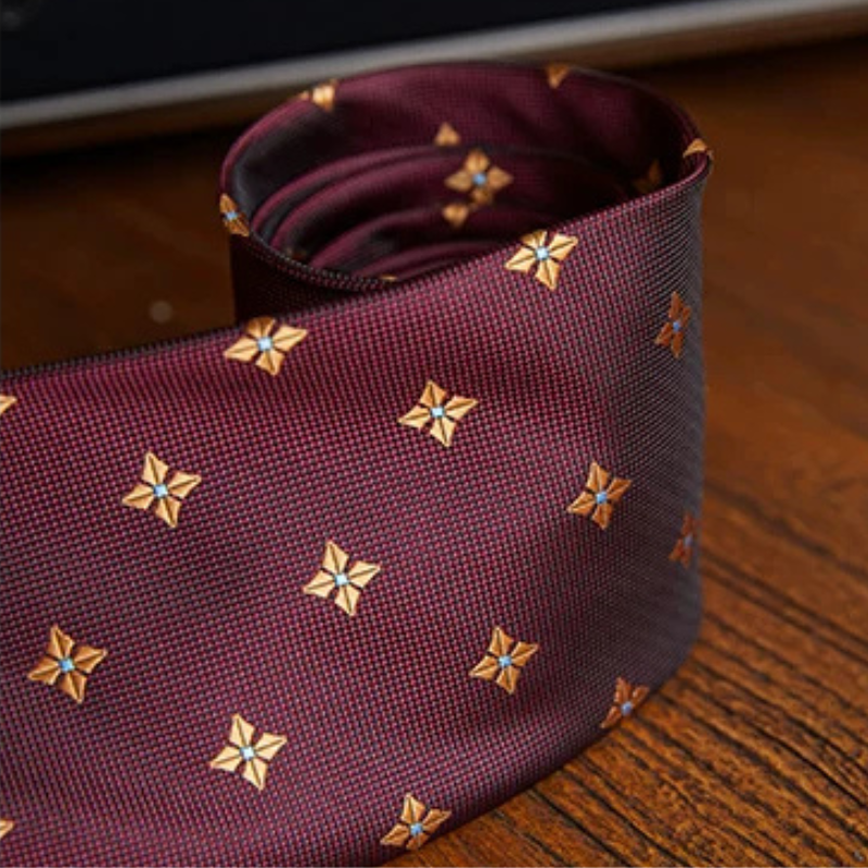 gravata, gravata estampada, gravata estrelada masculina, gravata poliéster discreta, gravata detalhe pequeno, gravata slim estampada, acessório masculino formal, gravata para terno, gravata para o trabalho, gravata para eventos sociais