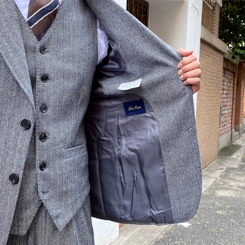 terno tweed masculino, terno tweed espinha de peixe, terno tweed, terno masculino social, terno masculino inverno, terno masculino com colete, terno masculino cinza, terno masculino azul marinho, terno masculino 3 peças, Terno Masculino, terno espinha de peixe, terno de lã masculino, costume masculino com colete