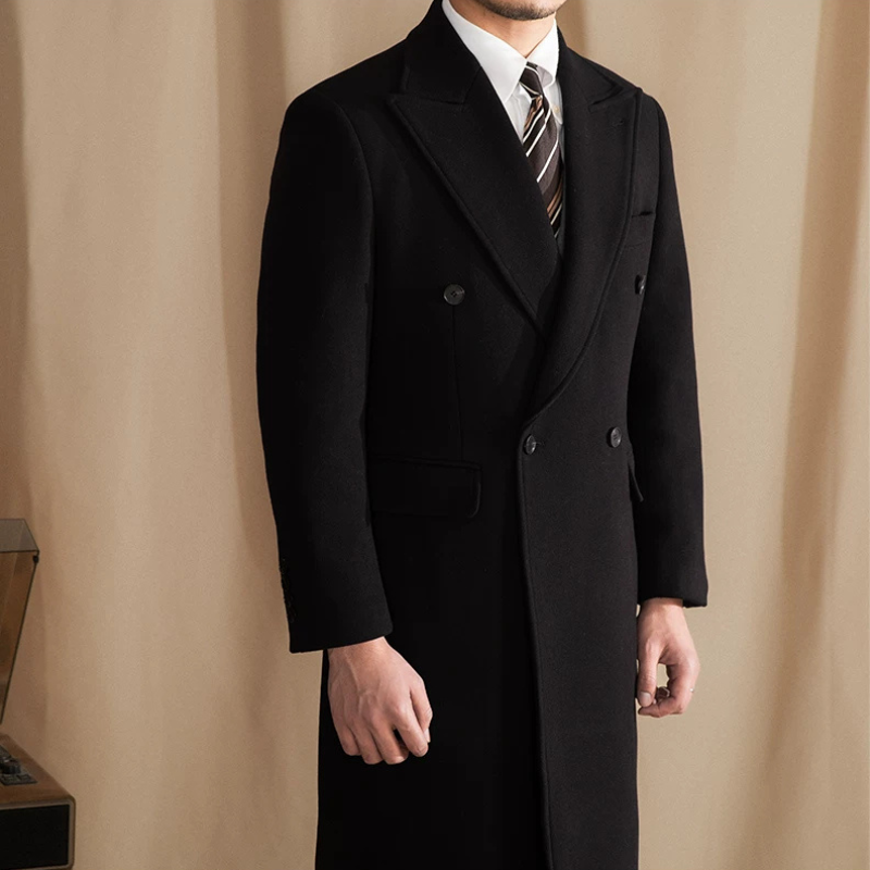 sobretudo masculino transpassado, sobretudo de lã preto, casaco longo masculino inverno, sobretudo lapela peak, sobretudo masculino botão duplo, casaco social masculino, sobretudo elegante inverno, sobretudo preto longo