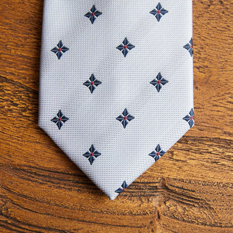 gravata, gravata estampada, gravata estrelada masculina, gravata poliéster discreta, gravata detalhe pequeno, gravata slim estampada, acessório masculino formal, gravata para terno, gravata para o trabalho, gravata para eventos sociais