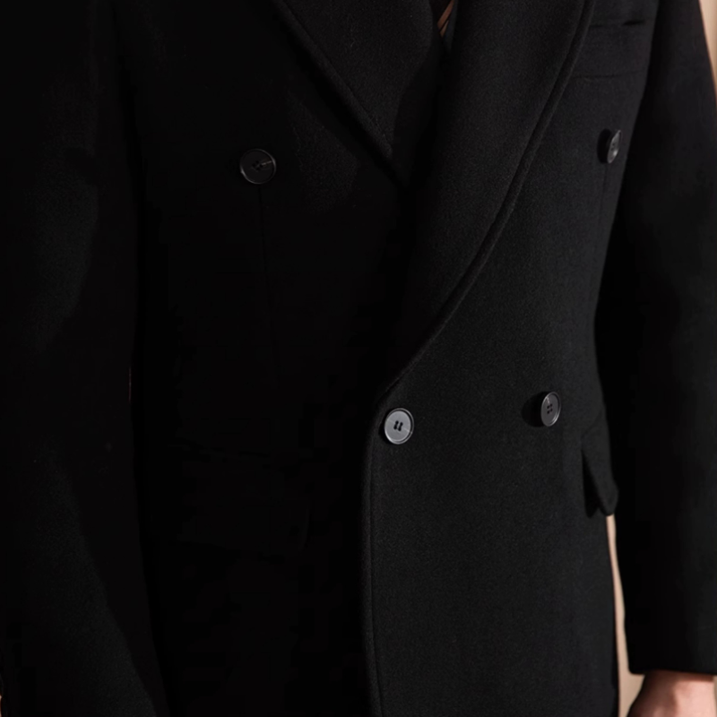 sobretudo masculino transpassado, sobretudo de lã preto, casaco longo masculino inverno, sobretudo lapela peak, sobretudo masculino botão duplo, casaco social masculino, sobretudo elegante inverno, sobretudo preto longo