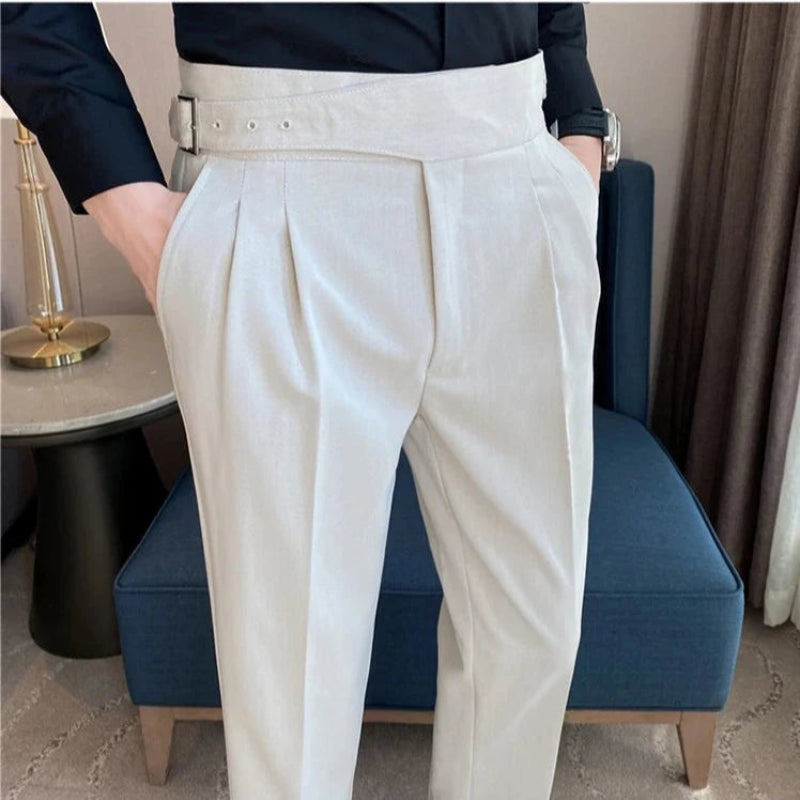 calça alfaiataria slim masculina, calça pala ajustável masculina, calça cintura alta masculina, calça cropped masculina, calça social slim fit, calça azul marinho masculina, calça formal moderna, calça sem cinto masculina, Mr. Maximus, moda masculina alfaiataria