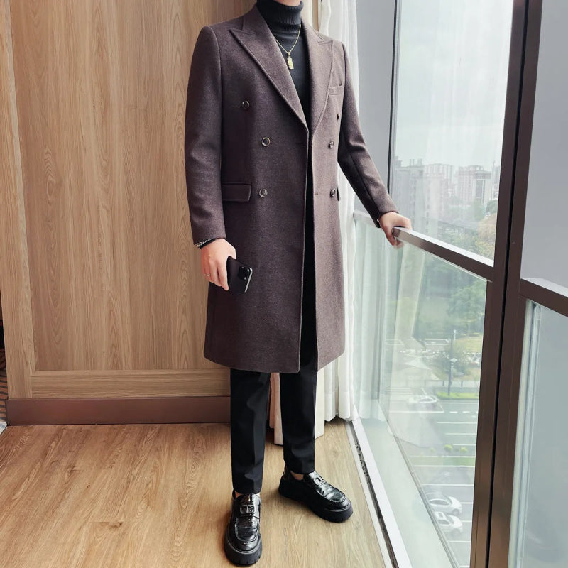 sobretudo masculino, casaco longo masculino, sobretudo transpassado, sobretudo slim fit, casaco inverno masculino, sobretudo marrom, trench coat masculino, sobretudo alfaiataria, casaco formal masculino, Mr. Maximus, moda masculina inverno