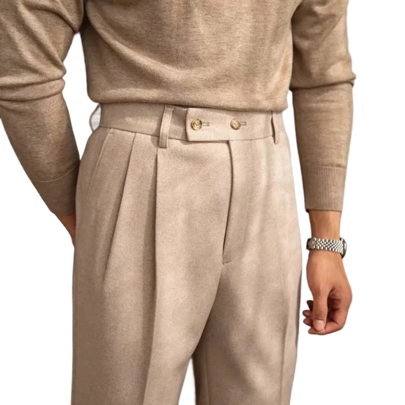 calça alfaiataria masculina, calça cintura alta masculina, calça pregas masculina, calça social tradicional, calça bege masculina, calça turn up masculina, calça formal masculina, calça pala dupla, Mr. Maximus, moda masculina alfaiataria