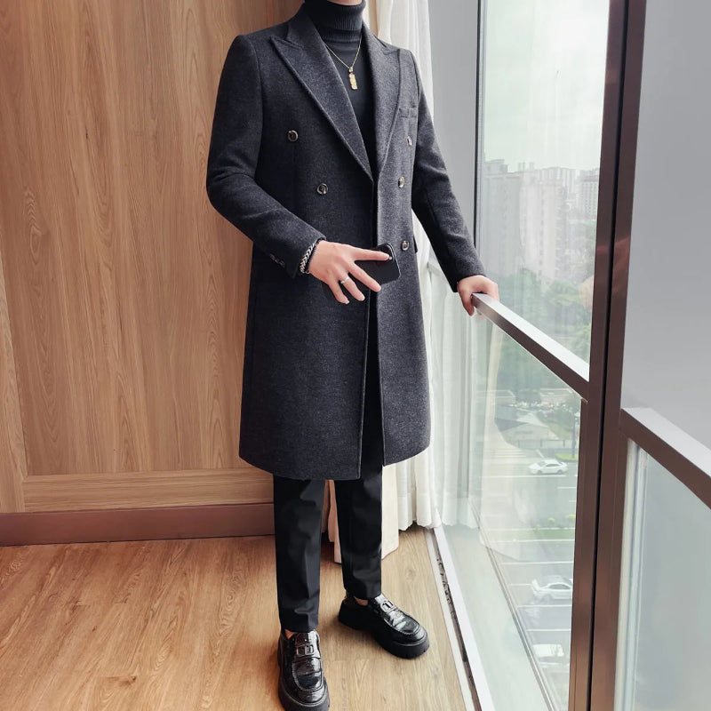 sobretudo masculino, casaco longo masculino, sobretudo transpassado, sobretudo slim fit, casaco inverno masculino, sobretudo marrom, trench coat masculino, sobretudo alfaiataria, casaco formal masculino, Mr. Maximus, moda masculina inverno